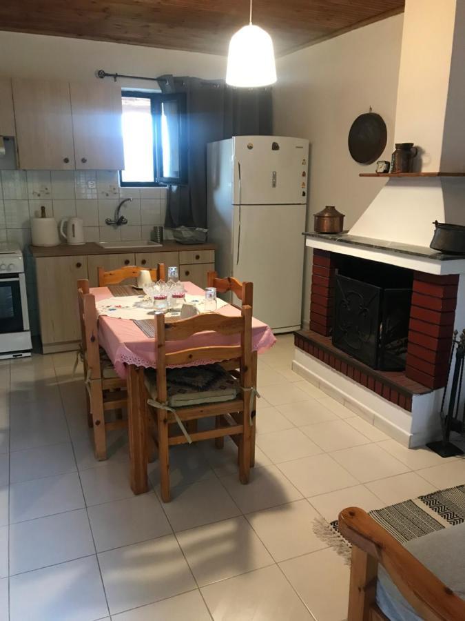 Gourgiana Apartments アンドリツェナ エクステリア 写真